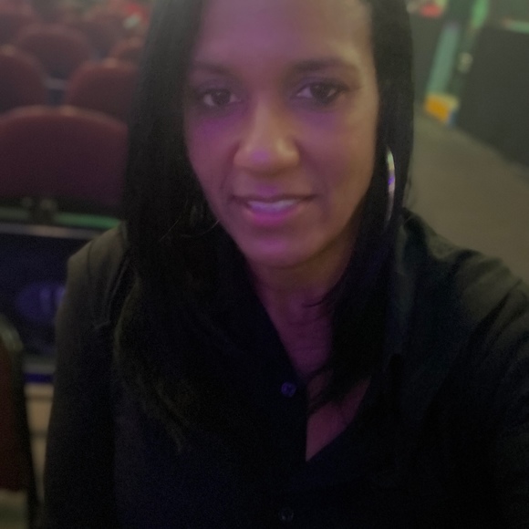 Meet your Posher, Carla - Picture 1 of 1